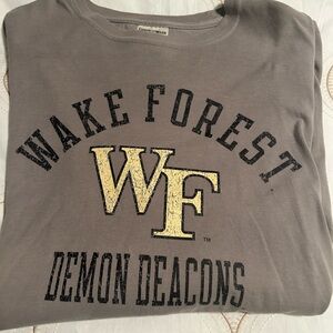 Men’s medium wake forest long sleeve comfort wash tshirt
